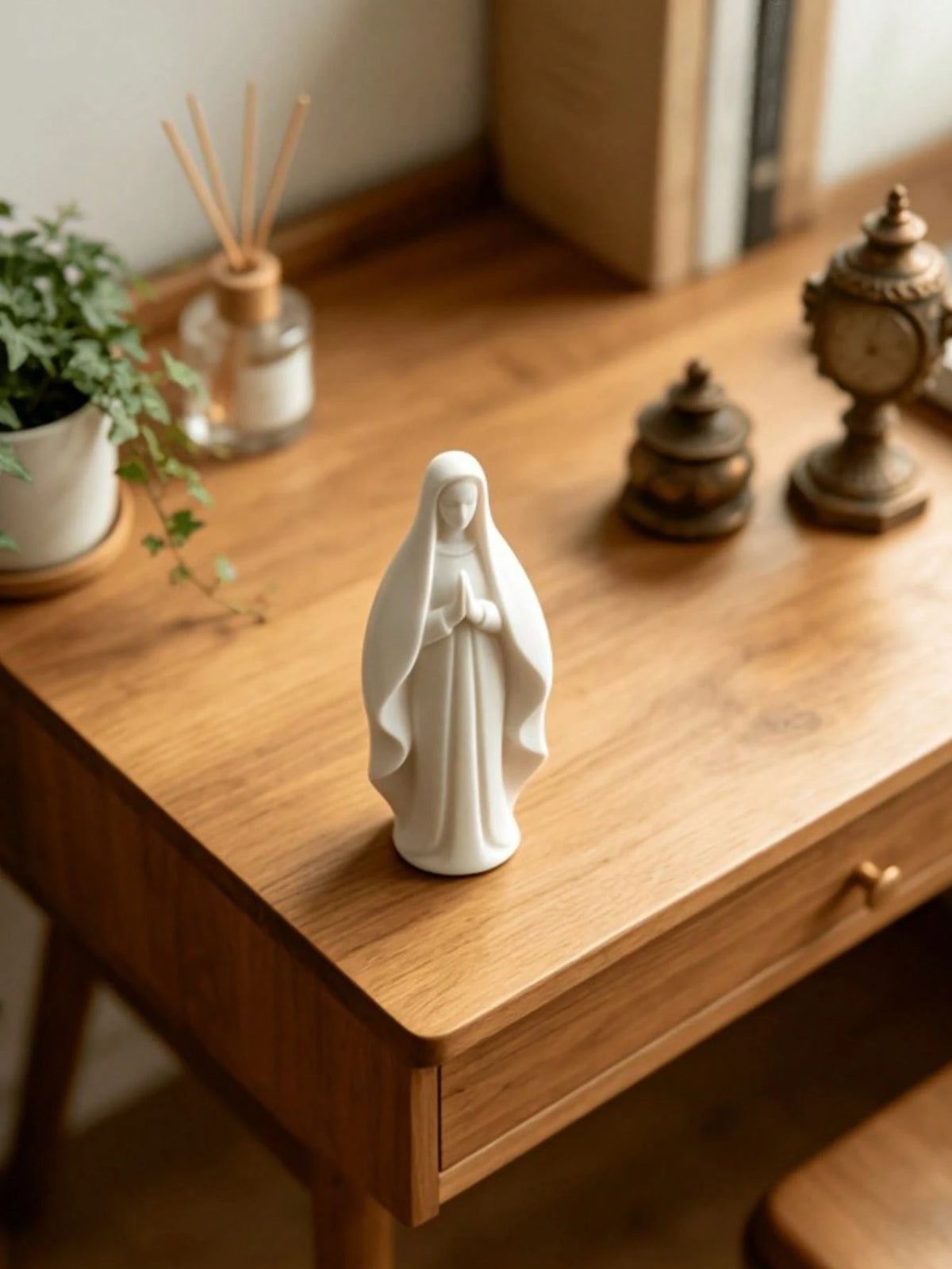 Mini White Virgin Mary Prayer Guardian Figurine